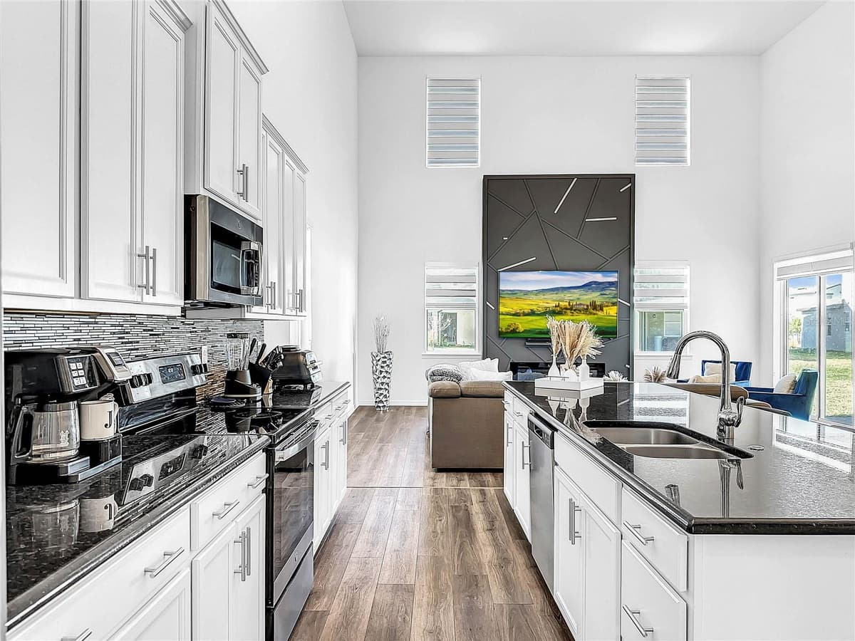 1210 LONE PALM WAY — photo 4 of 25