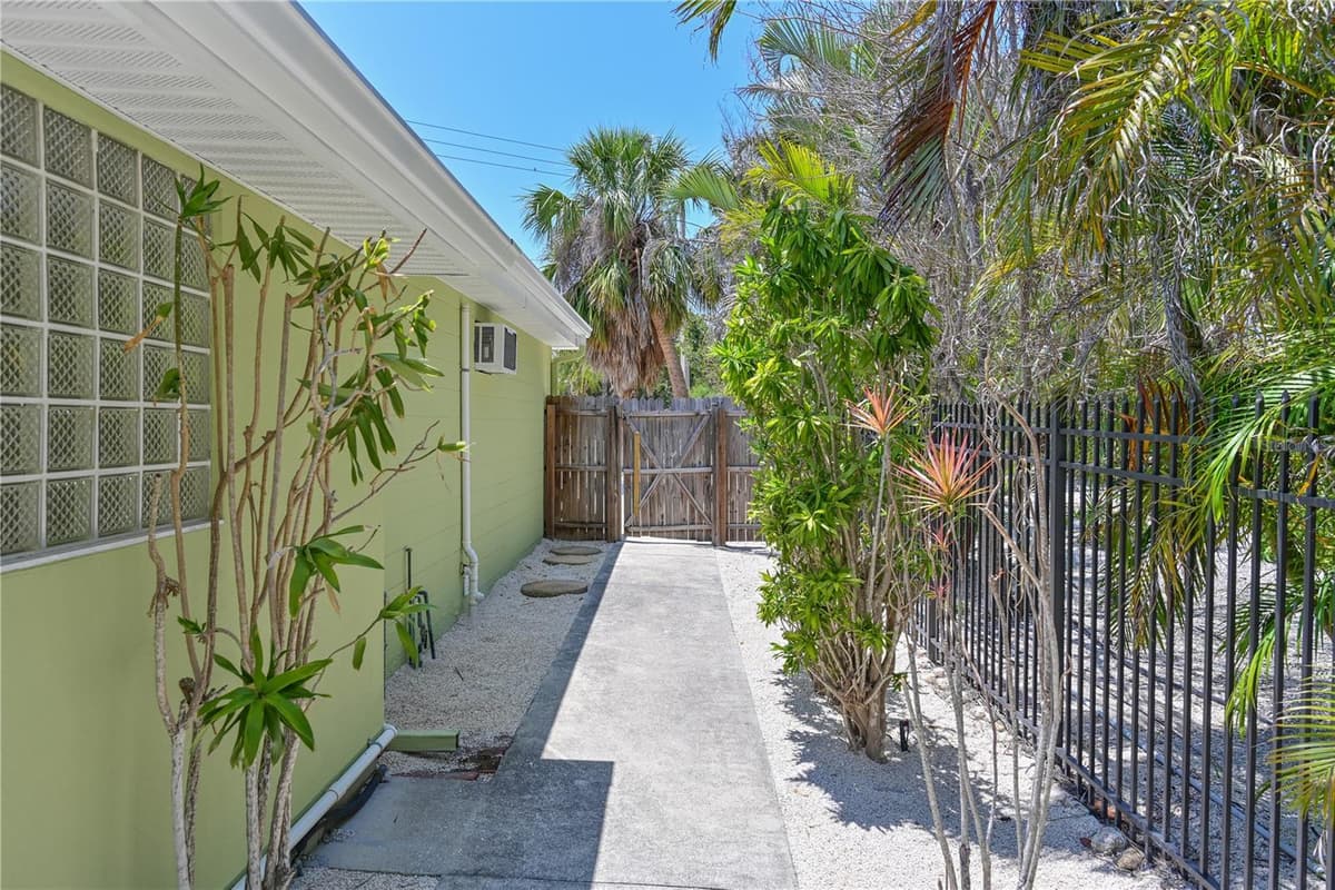 5924 GULF OF MEXICO DRIVE — photo 31 of 46