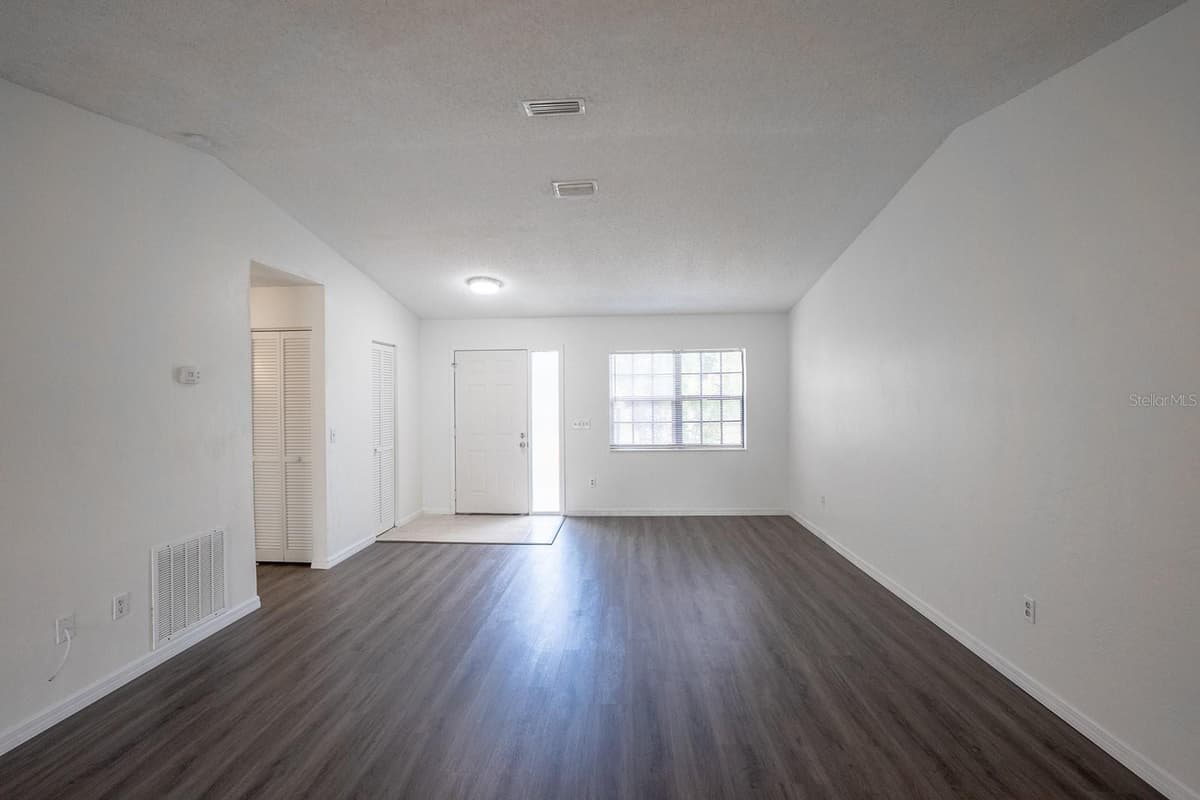 13 WHITTINGTON DRIVE — photo 5 of 30