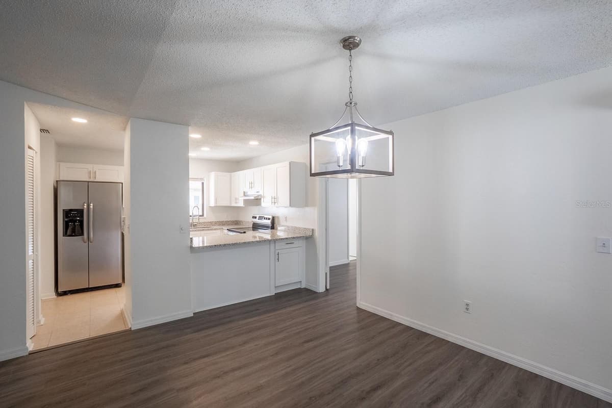 13 WHITTINGTON DRIVE — photo 9 of 30