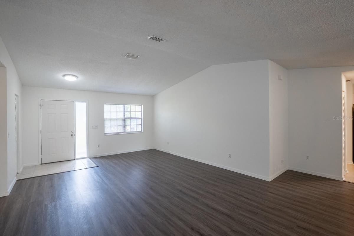 13 WHITTINGTON DRIVE — photo 6 of 30