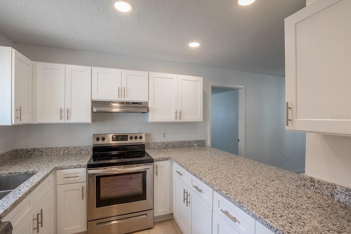 13 WHITTINGTON DRIVE — photo 12 of 30