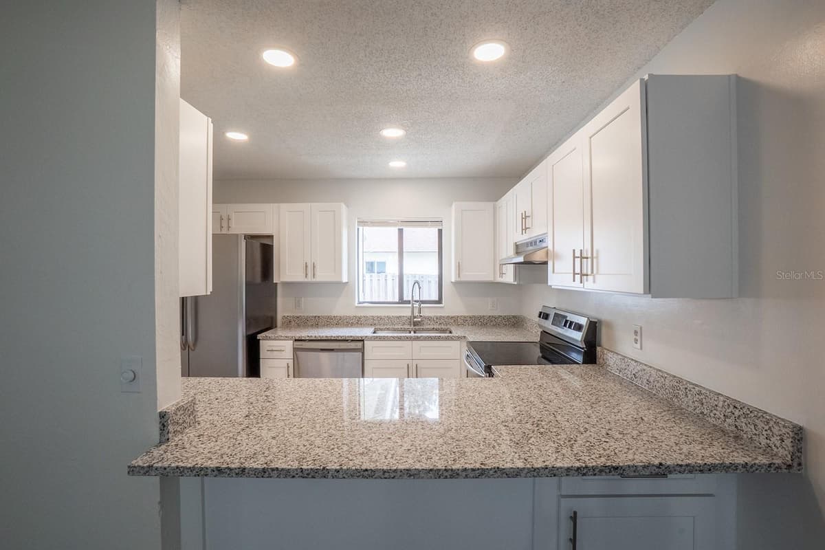 13 WHITTINGTON DRIVE — photo 10 of 30