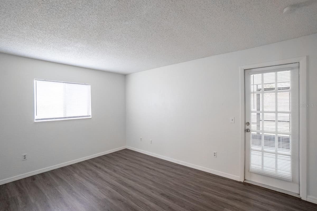 13 WHITTINGTON DRIVE — photo 15 of 30