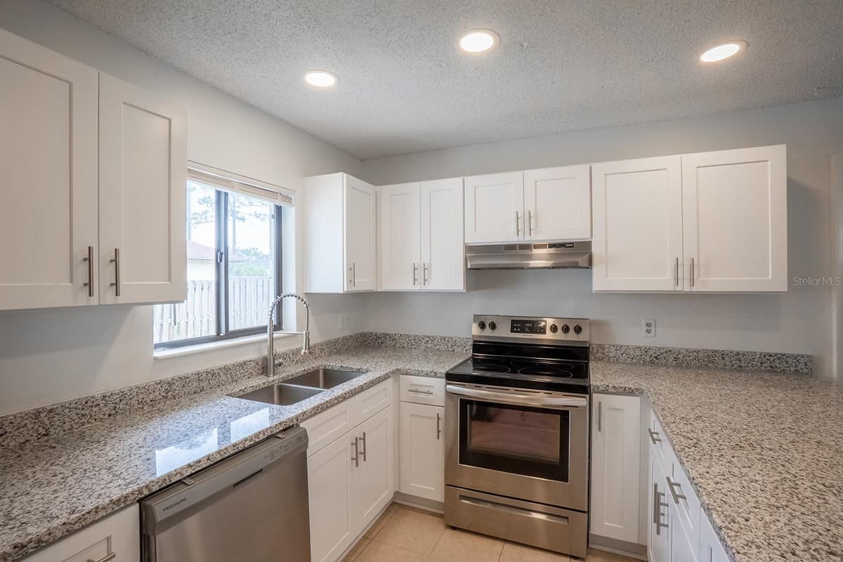 13 WHITTINGTON DRIVE — photo 11 of 30