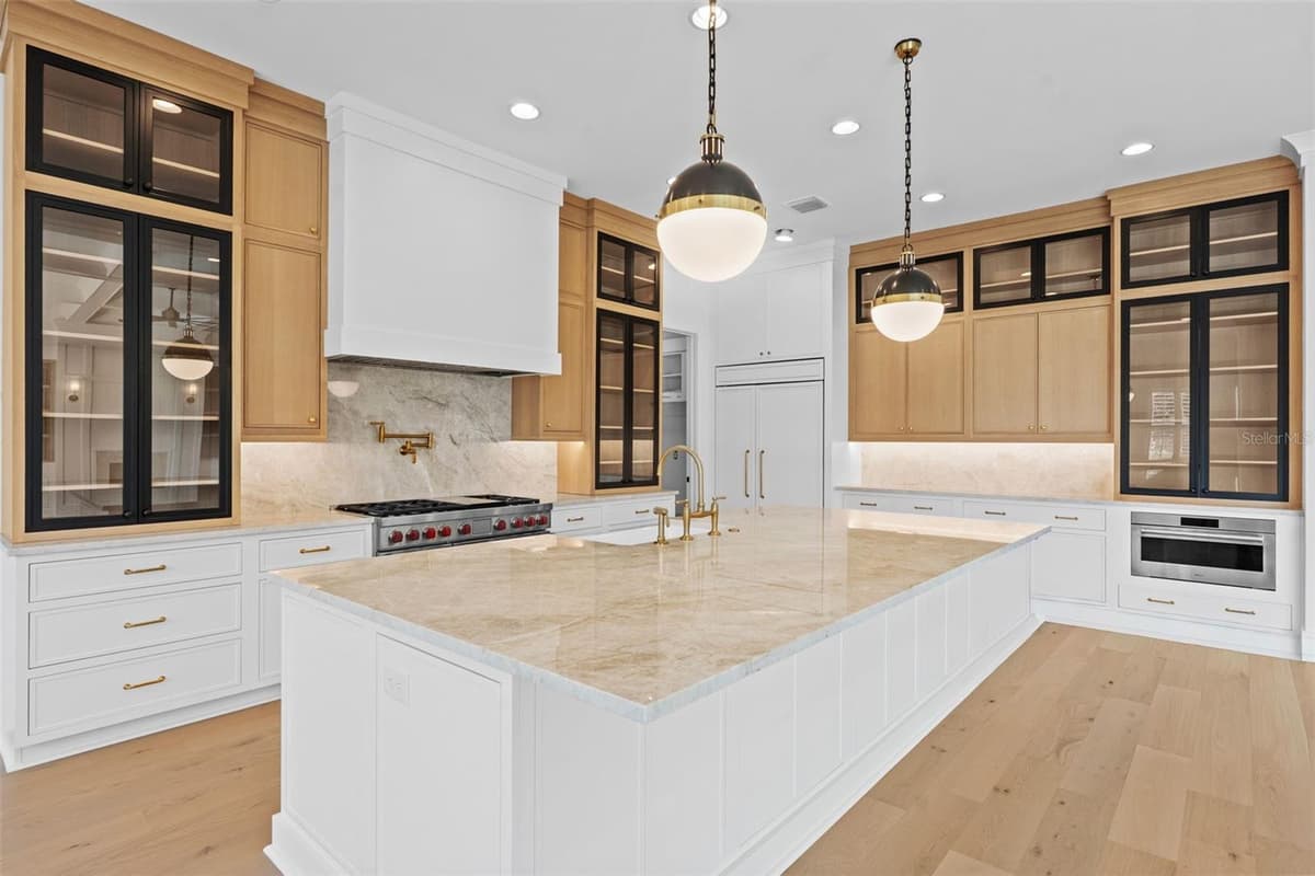 690 GENEVA PLACE — photo 9 of 27