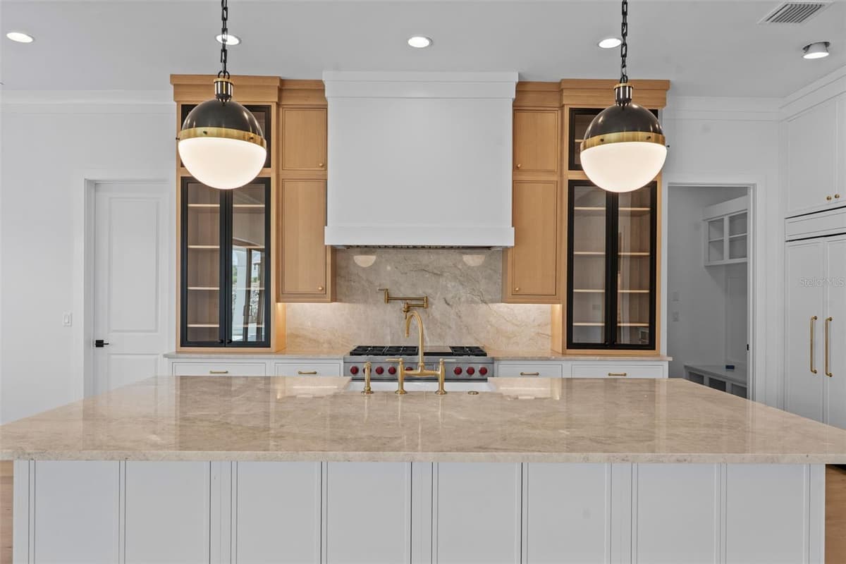690 GENEVA PLACE — photo 5 of 27