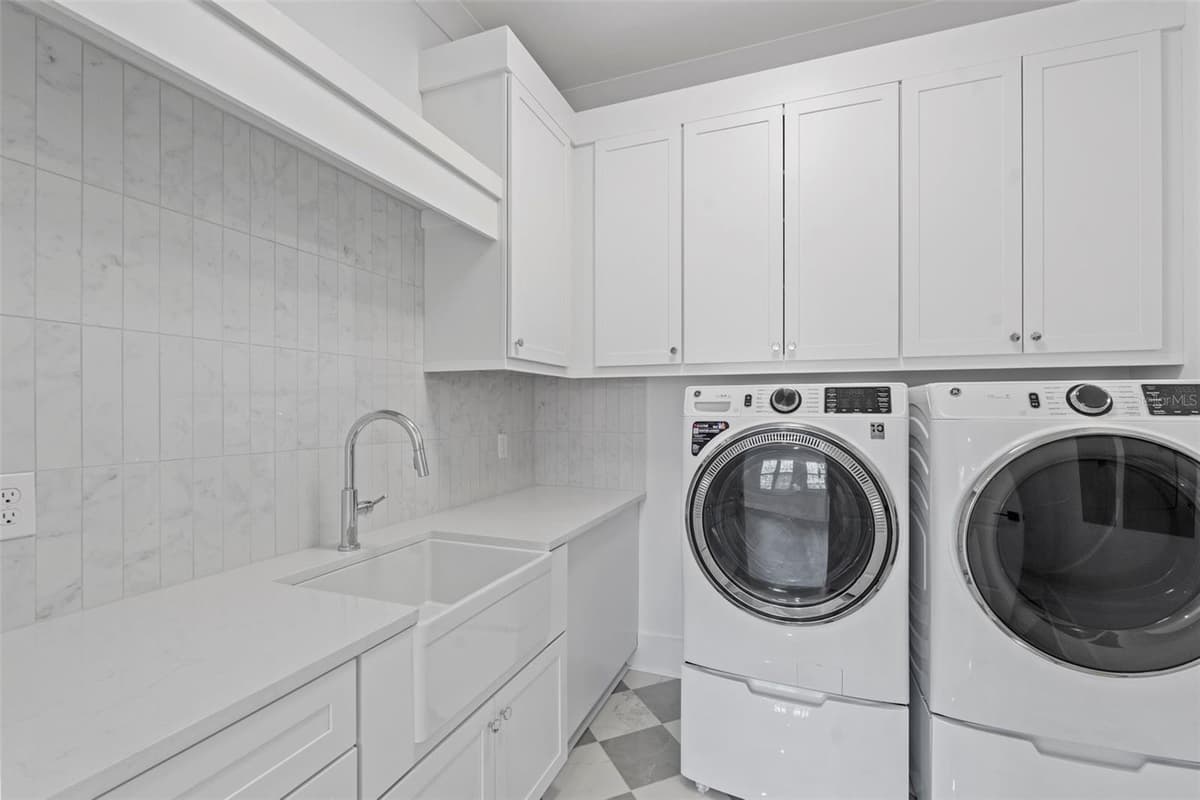 690 GENEVA PLACE — photo 12 of 27