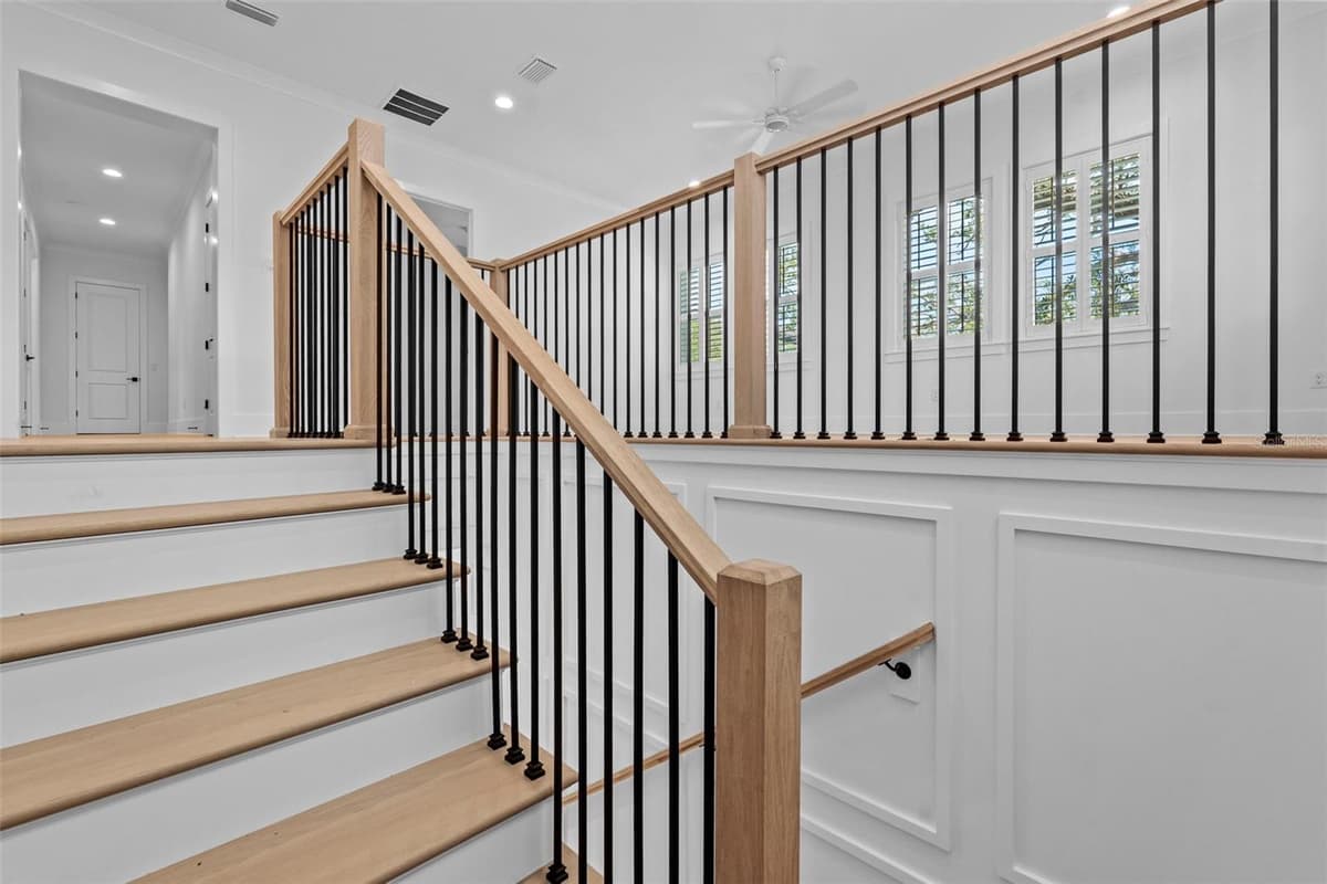 690 GENEVA PLACE — photo 11 of 27