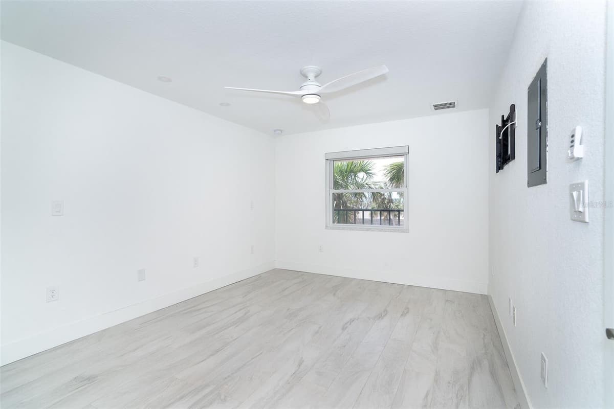 2700 BEACH ROAD — photo 10 of 55