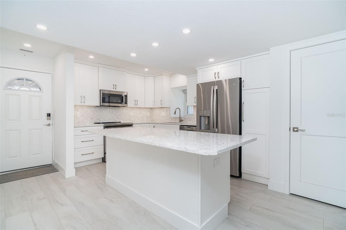 2700 BEACH ROAD — photo 4 of 55