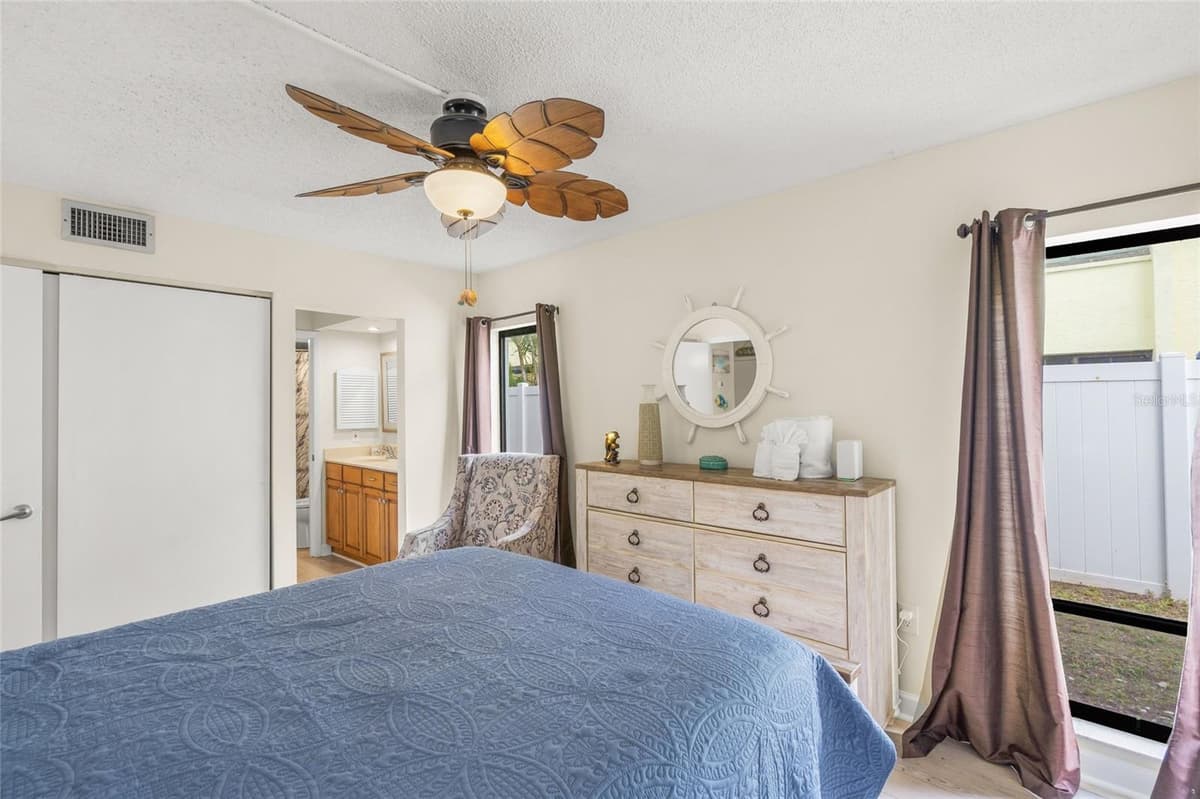 6713 MIDNIGHT PASS ROAD — photo 19 of 27