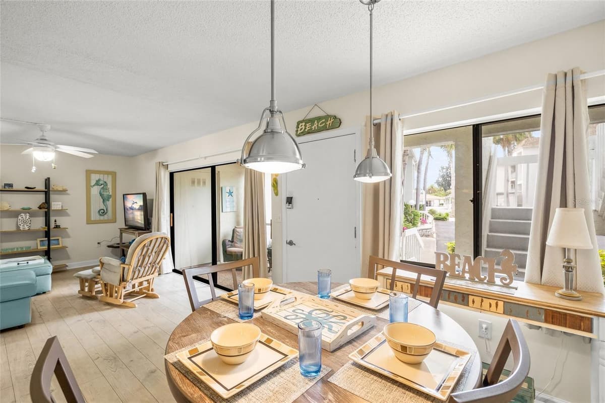 6713 MIDNIGHT PASS ROAD — photo 10 of 27