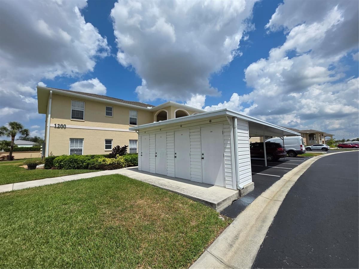 5800 SABAL TRACE DRIVE — photo 3 of 36