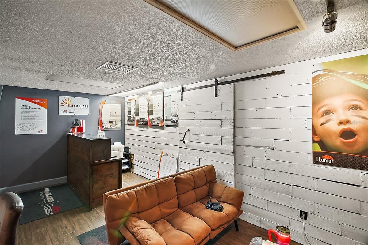 3101 KURT STREET — photo 11 of 43