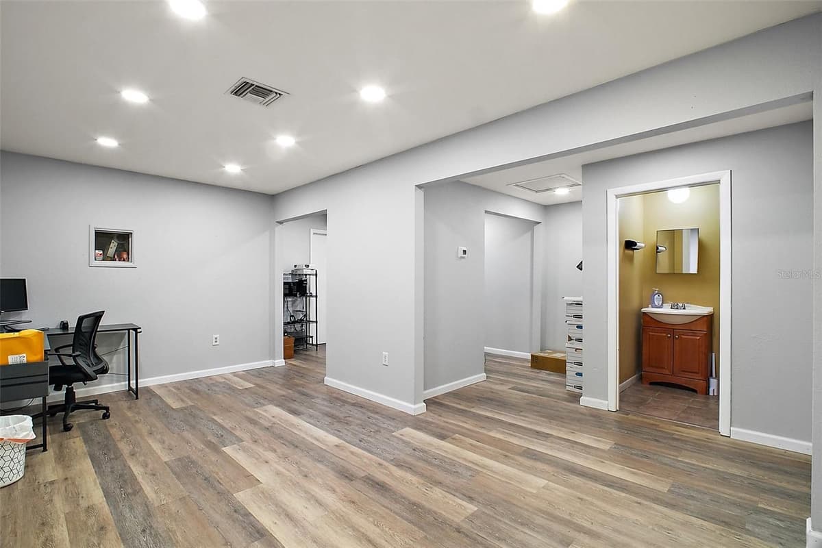 3101 KURT STREET — photo 31 of 43