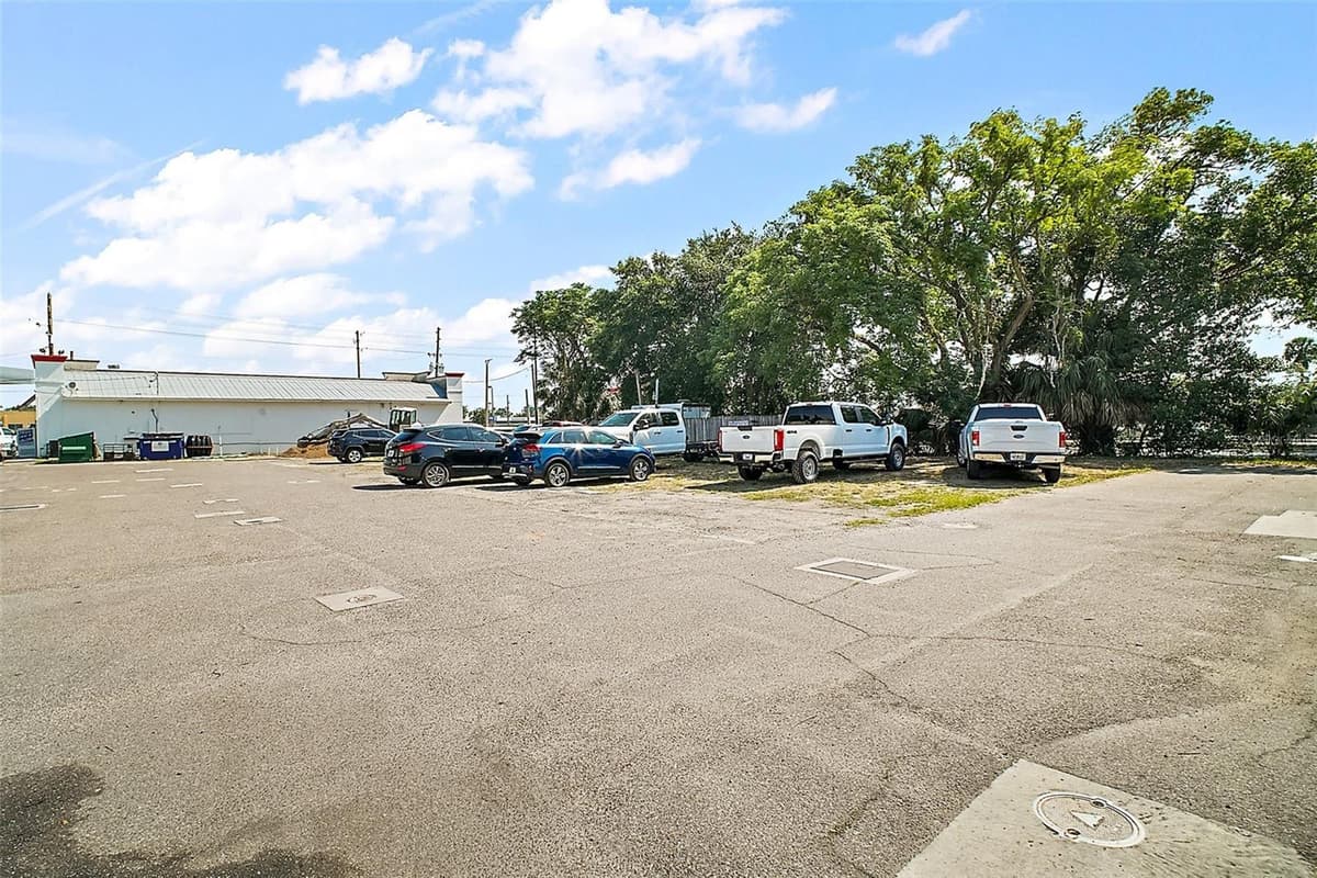 3101 KURT STREET — photo 38 of 43