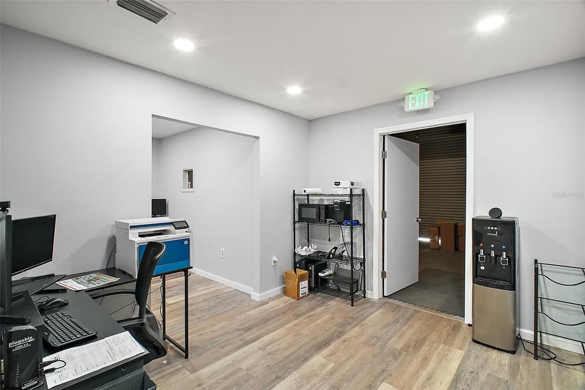 3101 KURT STREET — photo 34 of 43
