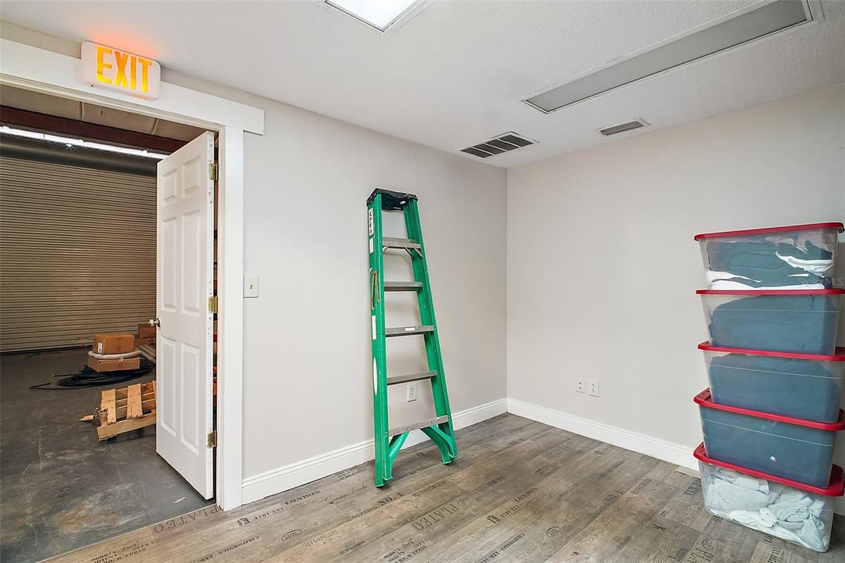 3101 KURT STREET — photo 25 of 43