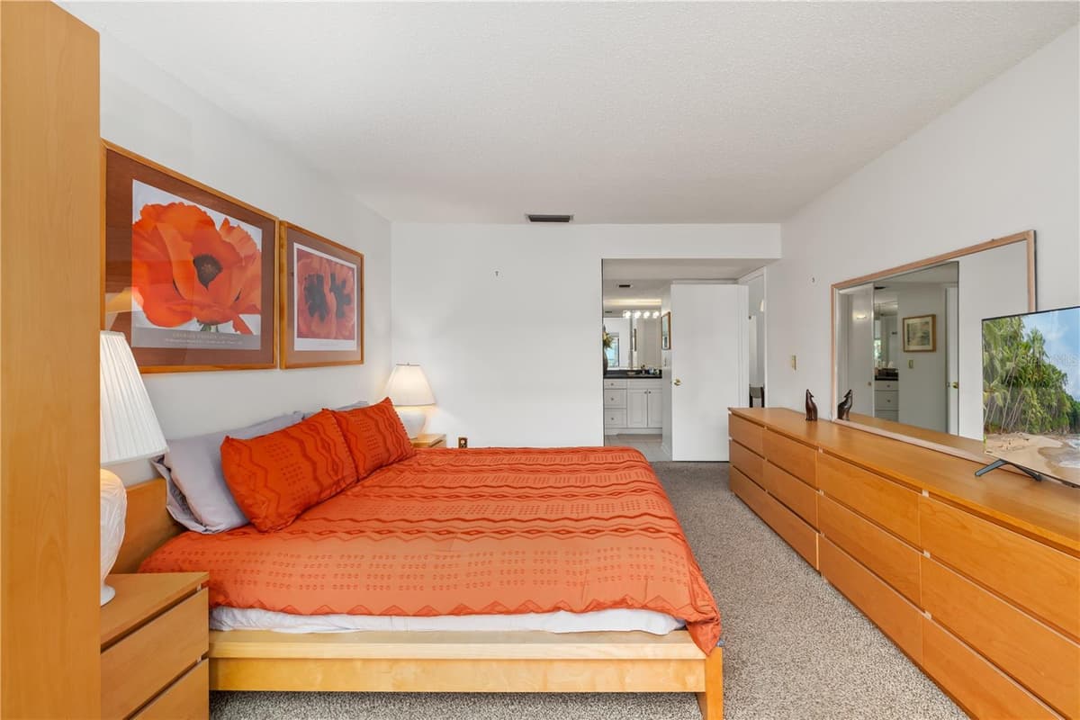 6204 MIDNIGHT PASS ROAD — photo 16 of 47
