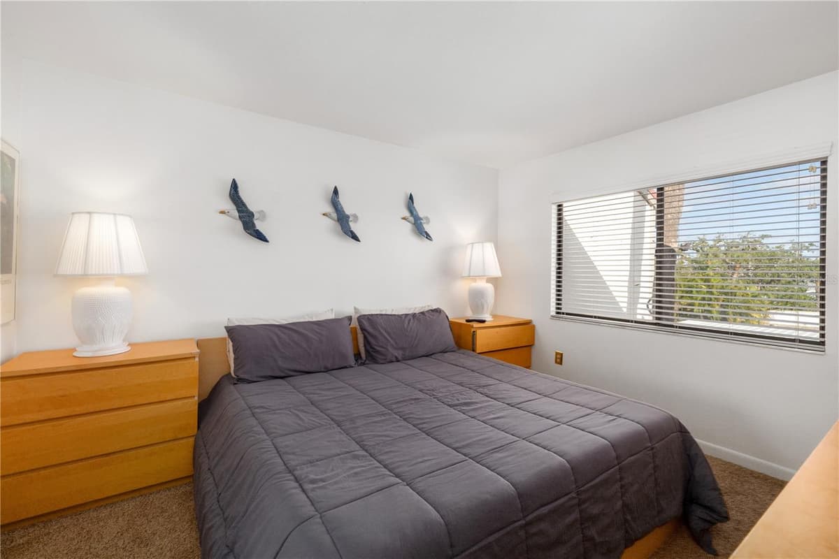 6204 MIDNIGHT PASS ROAD — photo 9 of 47
