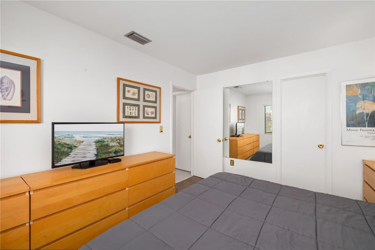6204 MIDNIGHT PASS ROAD — photo 10 of 47