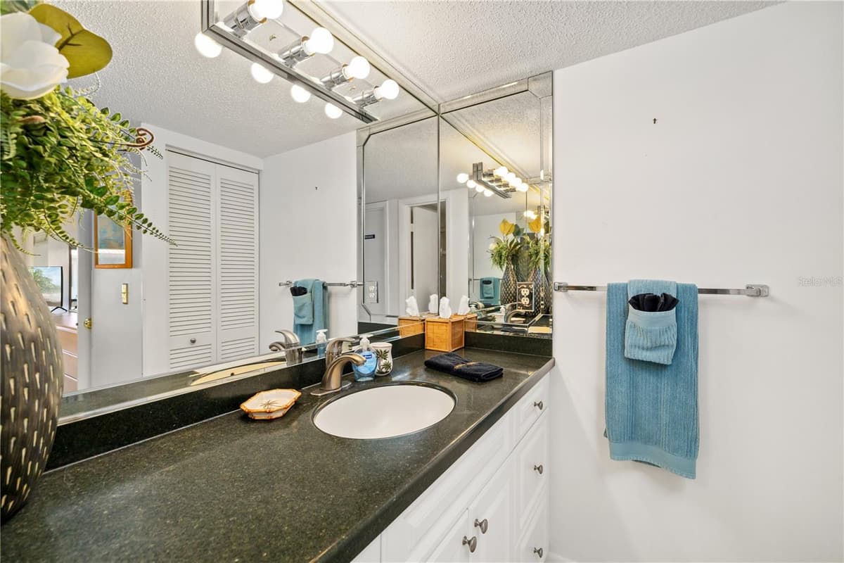 6204 MIDNIGHT PASS ROAD — photo 14 of 47