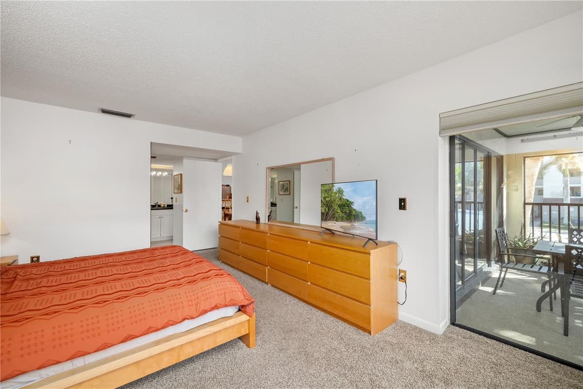6204 MIDNIGHT PASS ROAD — photo 18 of 47