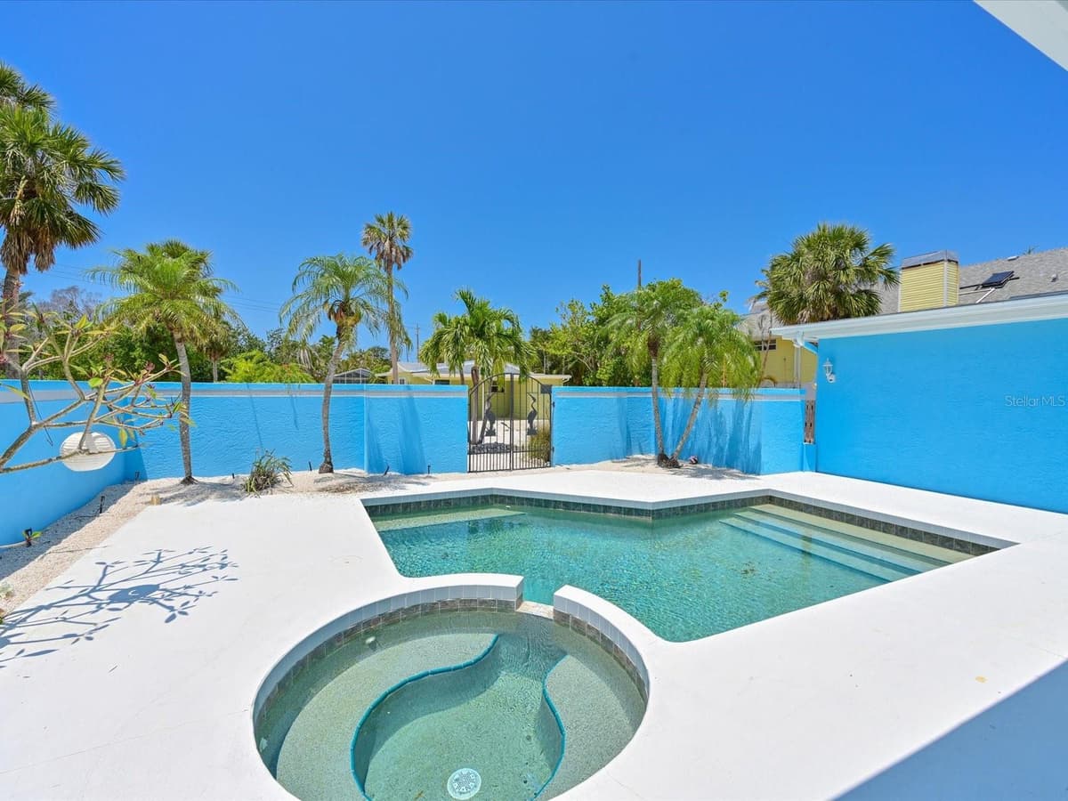 5920 GULF OF MEXICO DRIVE — photo 9 of 57
