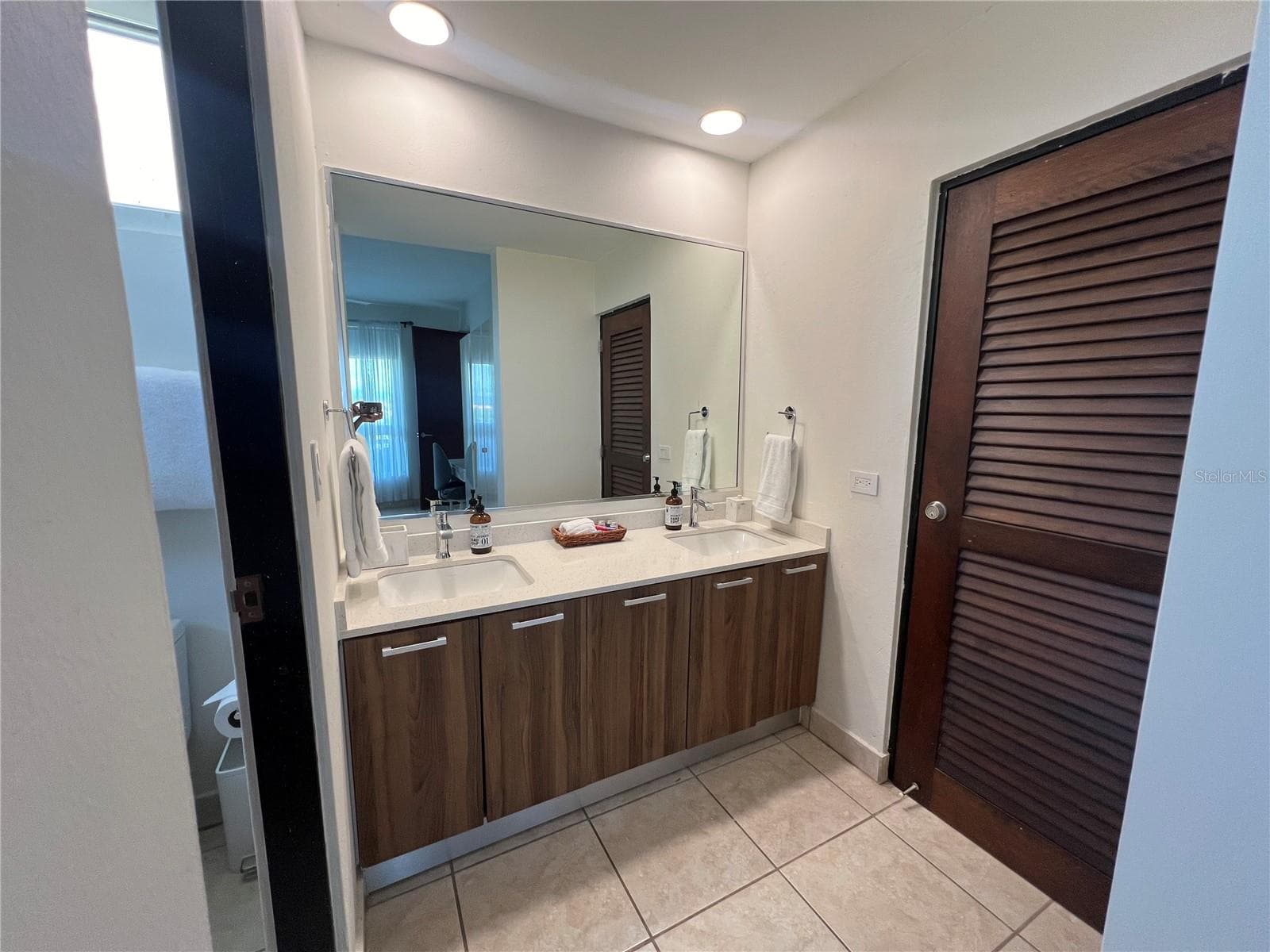 200 OCEAN DRIVE — photo 20 of 28