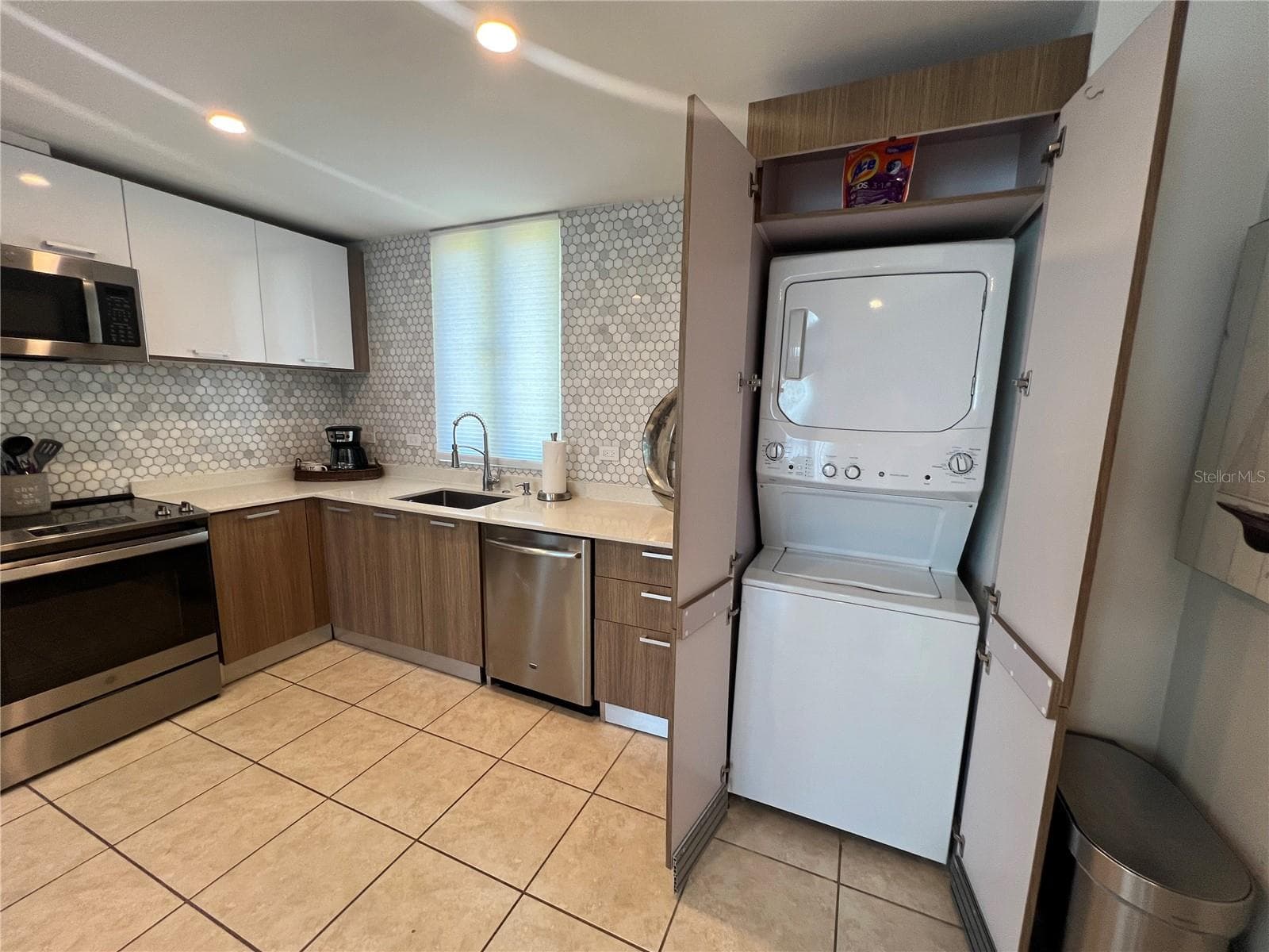 200 OCEAN DRIVE — photo 22 of 28
