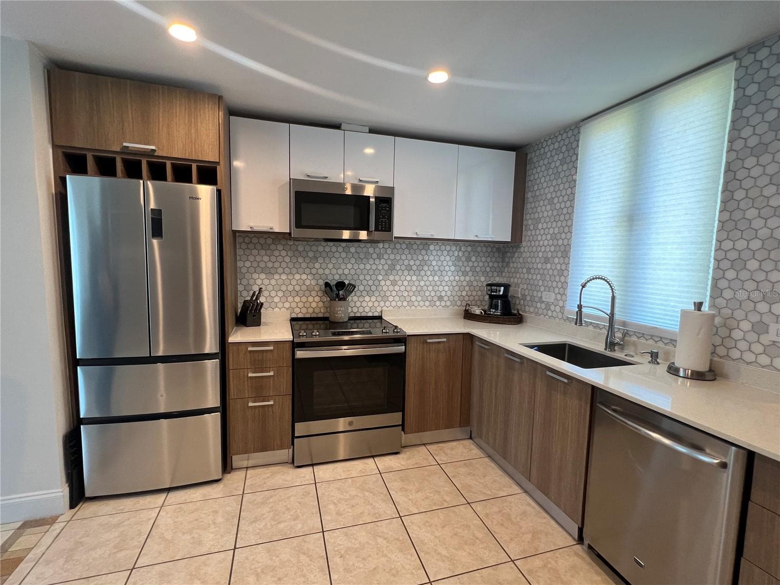 200 OCEAN DRIVE — photo 12 of 28
