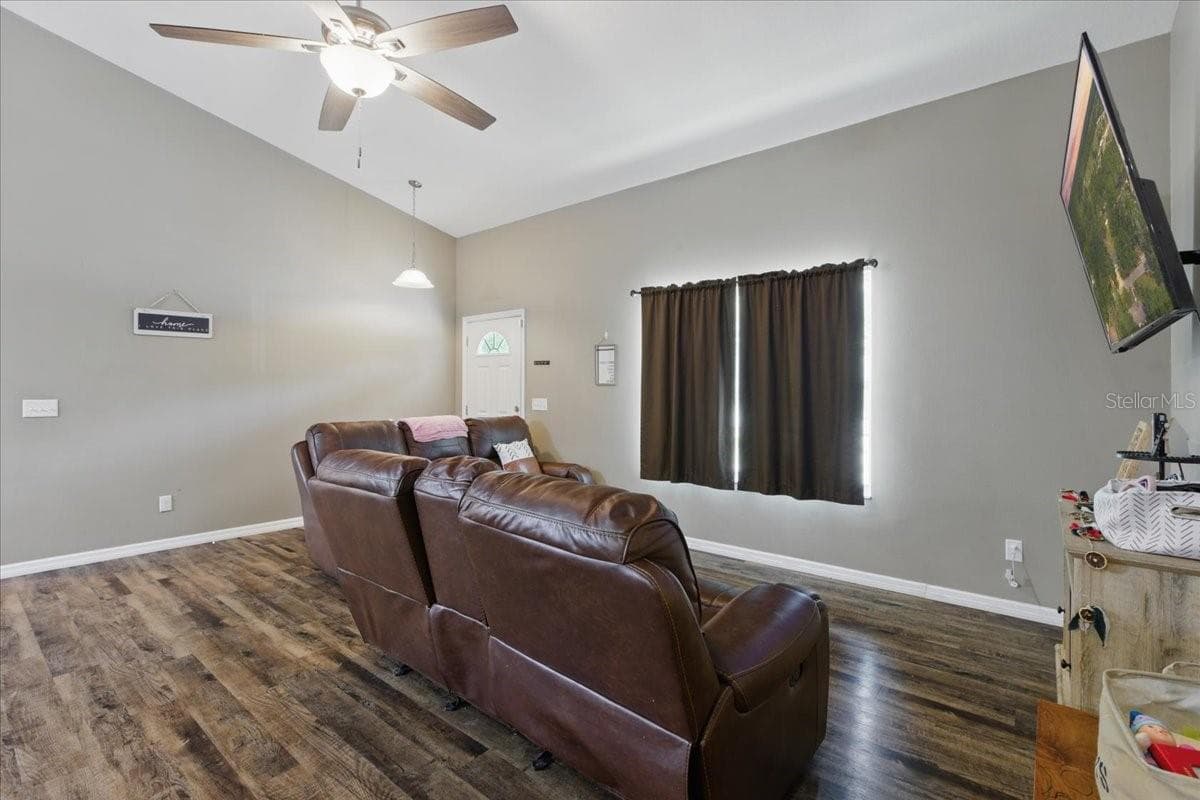 1180 HOUGH STREET — photo 3 of 35