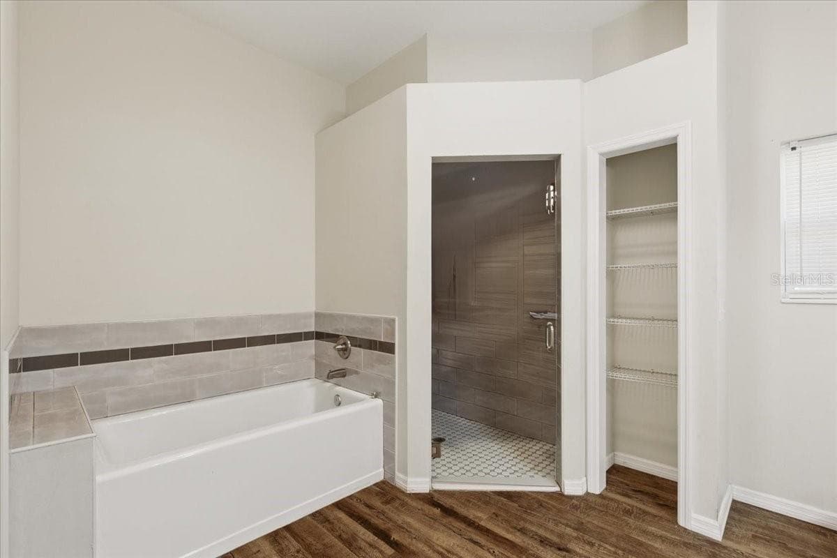 1180 HOUGH STREET — photo 11 of 35