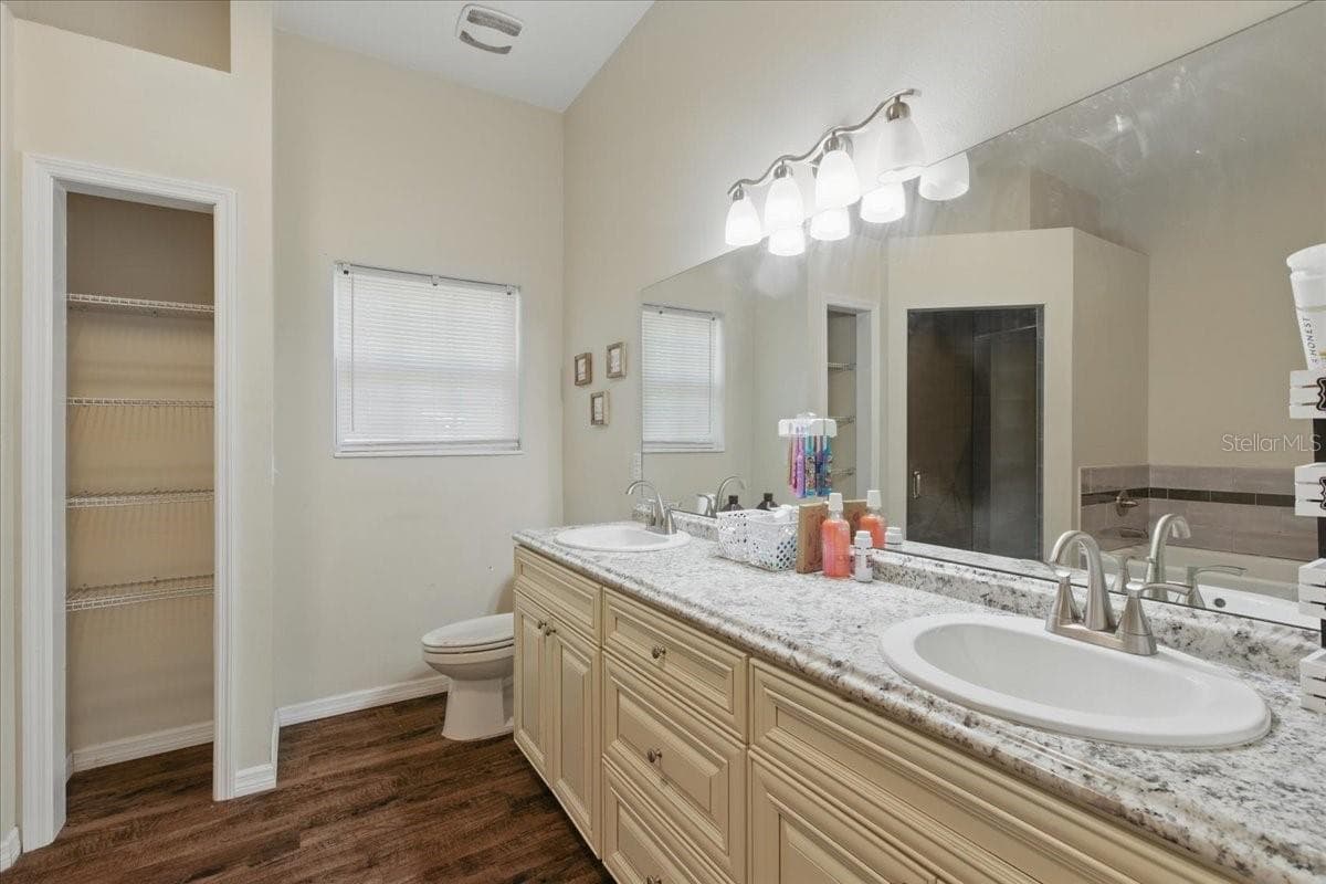 1180 HOUGH STREET — photo 12 of 35