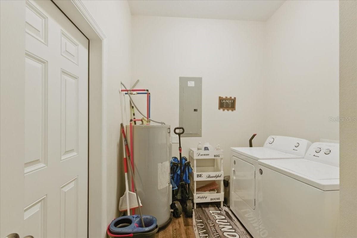 1180 HOUGH STREET — photo 8 of 35