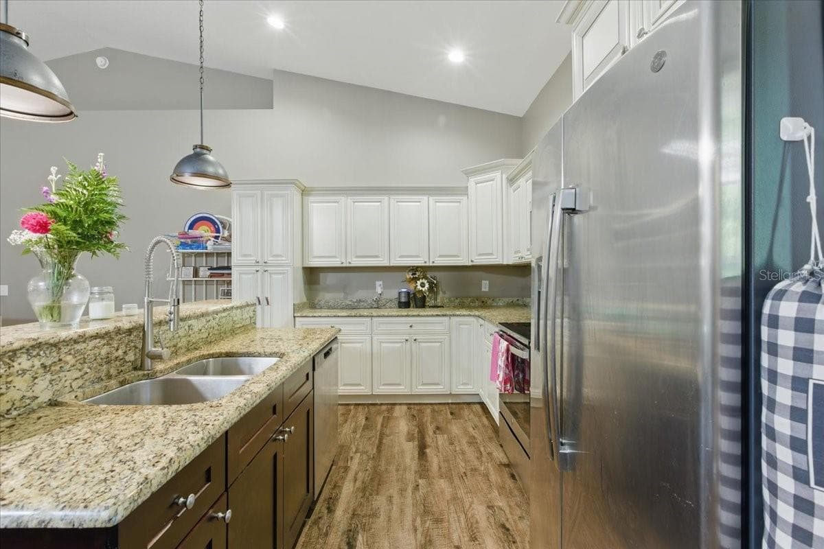 1180 HOUGH STREET — photo 4 of 35