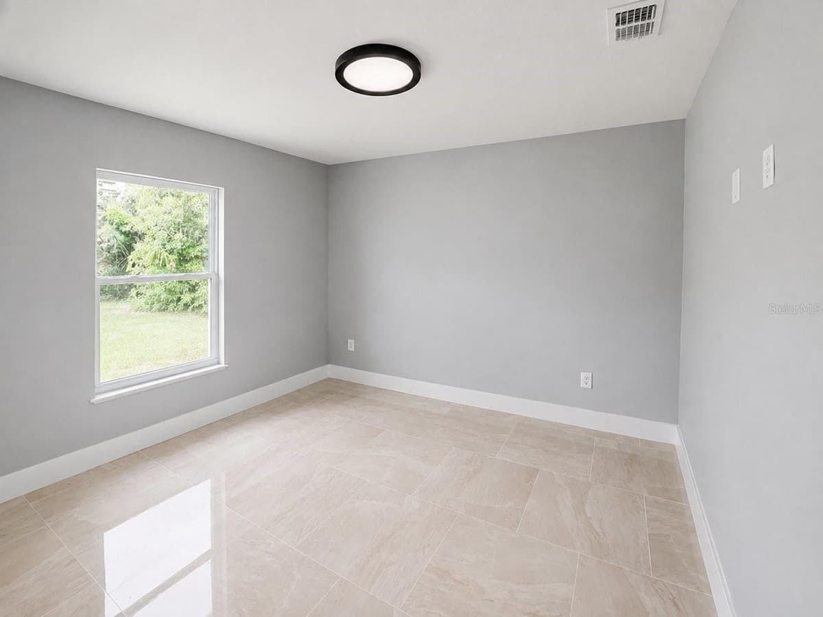3704 SMITH TREE STREET — photo 10 of 20