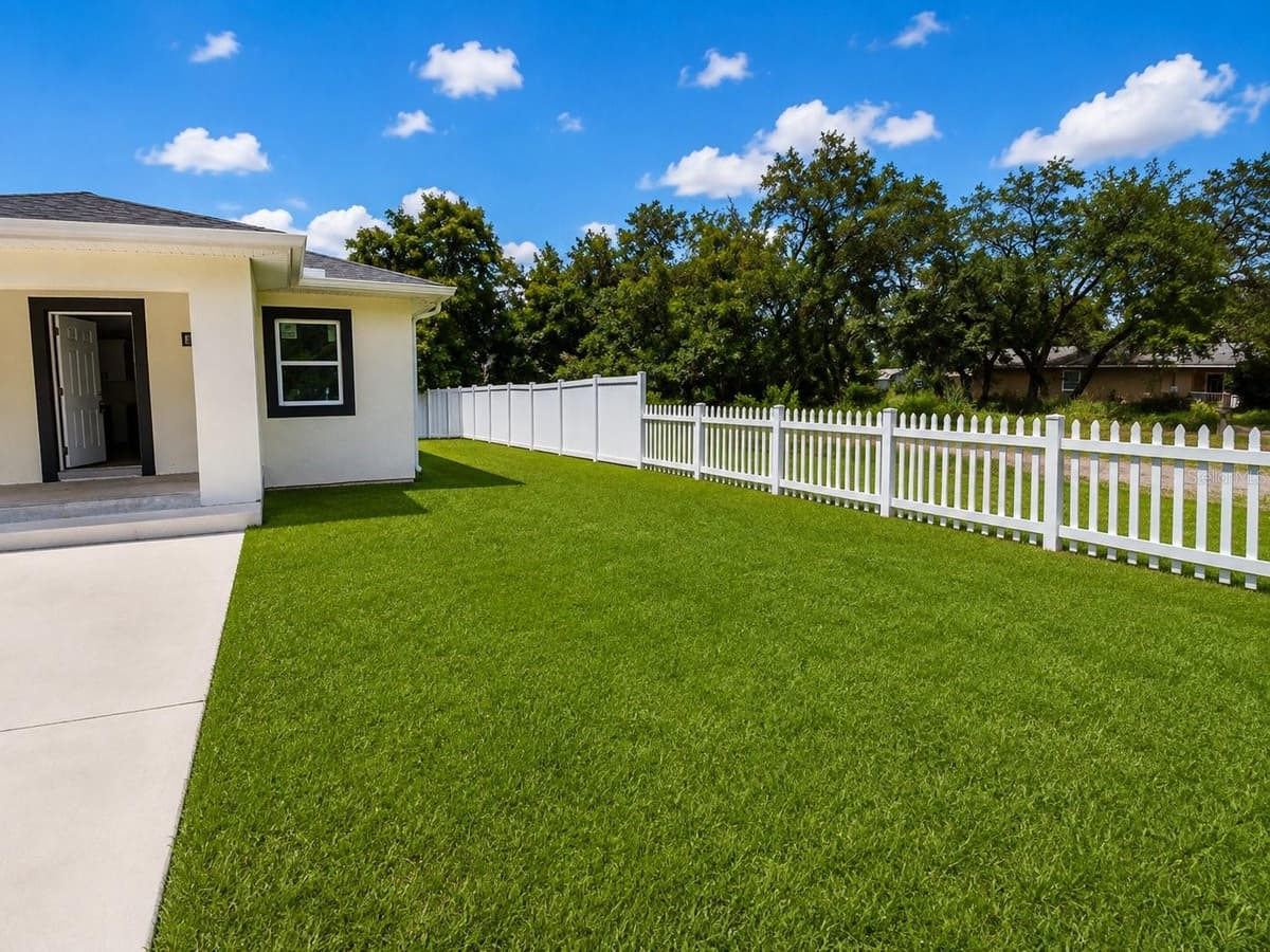 3704 SMITH TREE STREET — photo 2 of 20