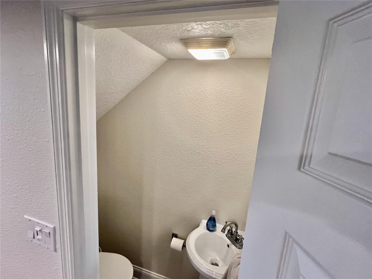 2100 PENINSULA AVENUE — photo 11 of 48