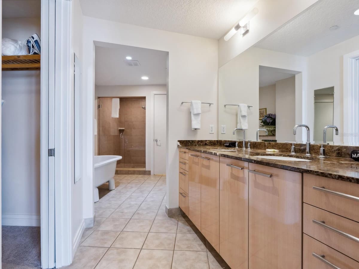 6512 MIDNIGHT PASS ROAD — photo 19 of 53