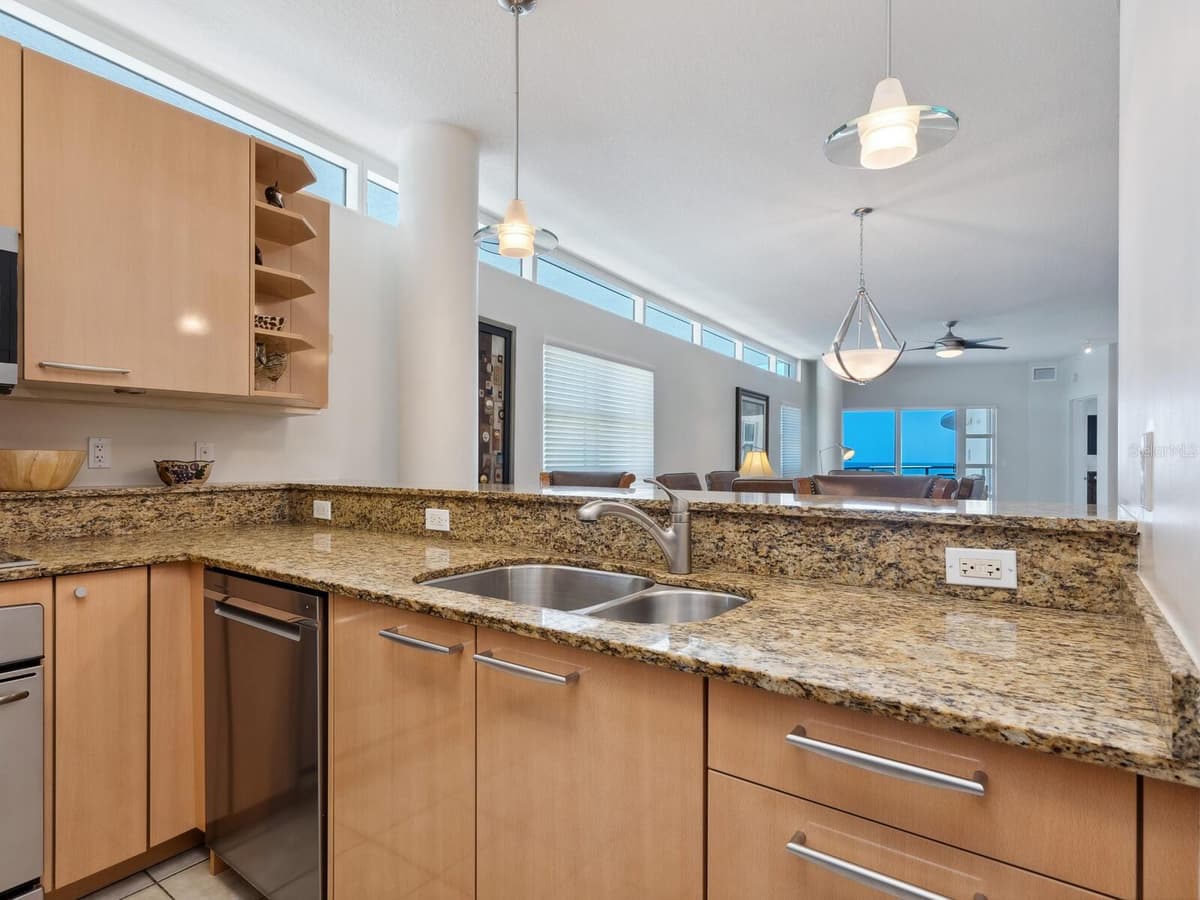 6512 MIDNIGHT PASS ROAD — photo 14 of 53