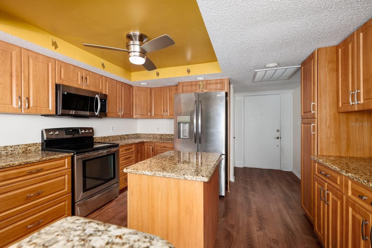 17408 GULF BOULEVARD — photo 8 of 49