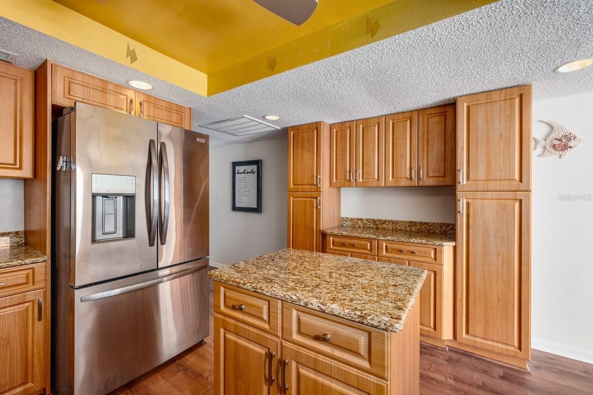 17408 GULF BOULEVARD — photo 9 of 49