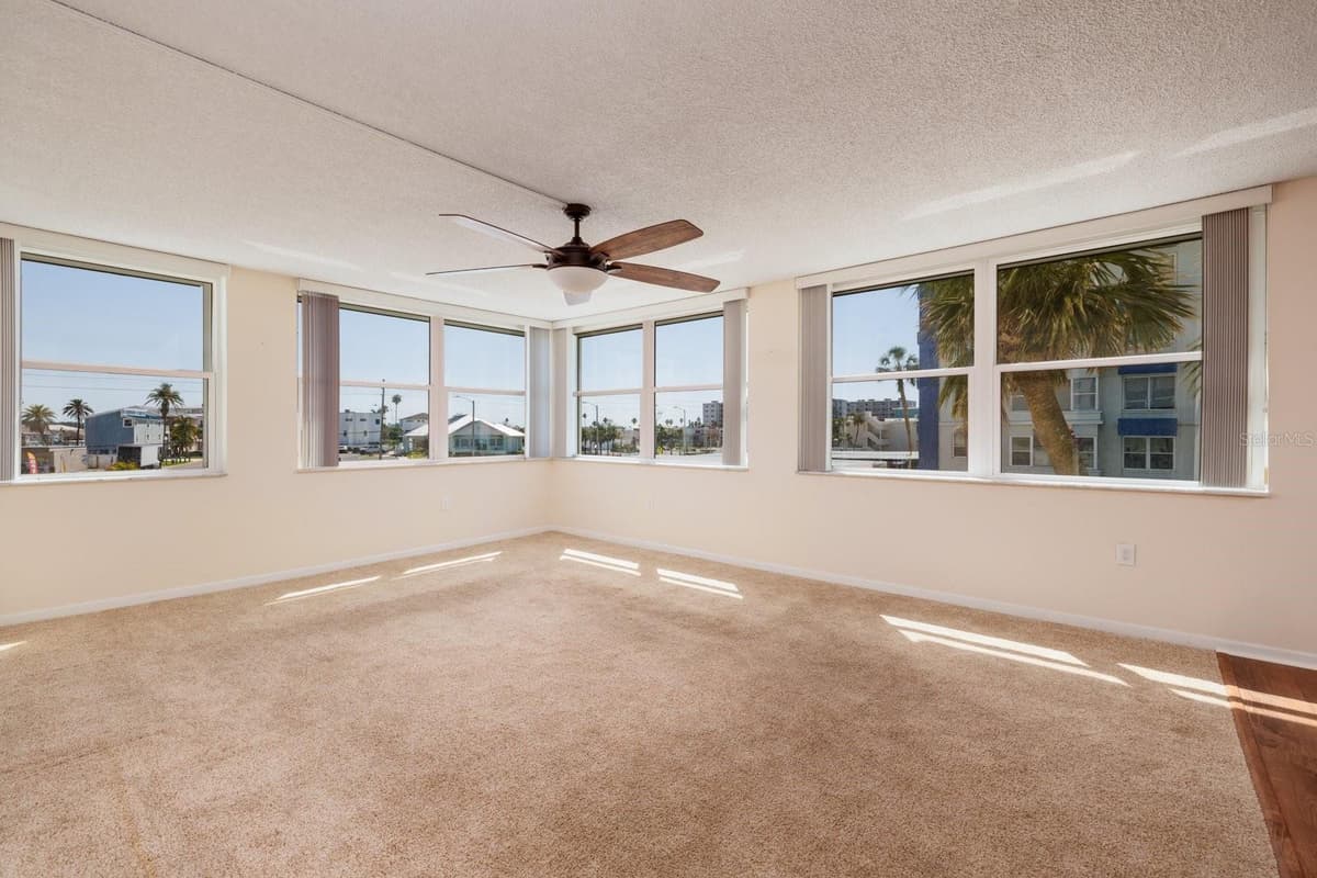 17408 GULF BOULEVARD — photo 16 of 49