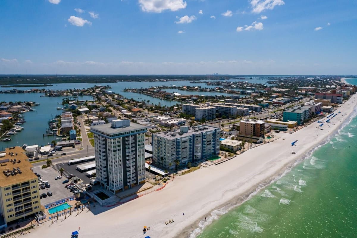 17408 GULF BOULEVARD — photo 47 of 49