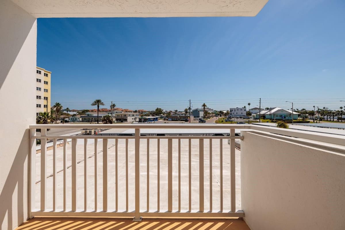 17408 GULF BOULEVARD — photo 20 of 49