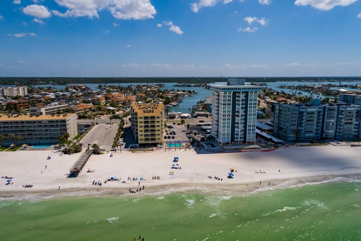 17408 GULF BOULEVARD — photo 40 of 49
