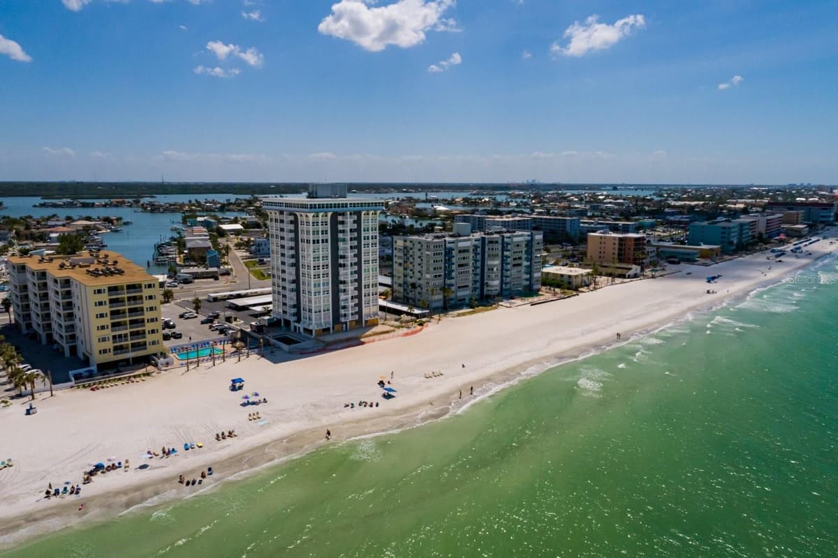 17408 GULF BOULEVARD — photo 3 of 49