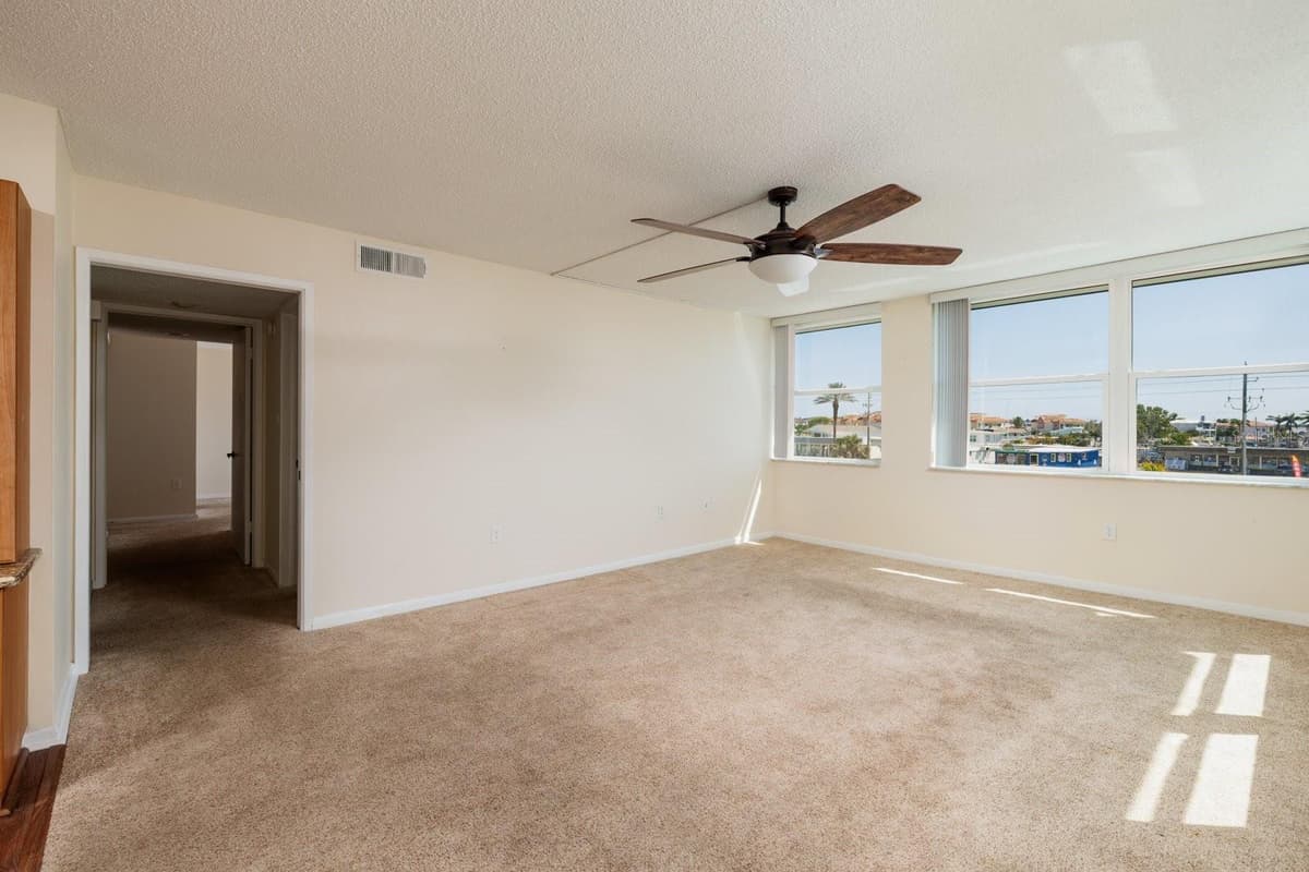 17408 GULF BOULEVARD — photo 17 of 49